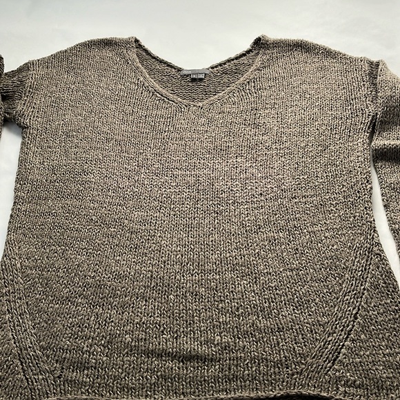 Vince Pullover V-Neck Sweater - Picture 1 of 7